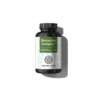 Eine schwarze Flasche mit der Aufschrift „Blutzucker Komplex Kapseln“ von NATURE LOVE in grün-weißem Design ist vor einem hellgrauen Hintergrund mit einem sanften Schatten abgebildet.